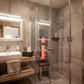 APART deluxe garden suite bathroom with infrared