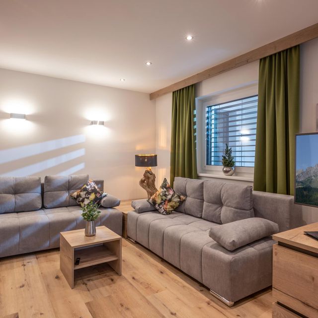 APART deluxe Garten-Suite Wohnraum