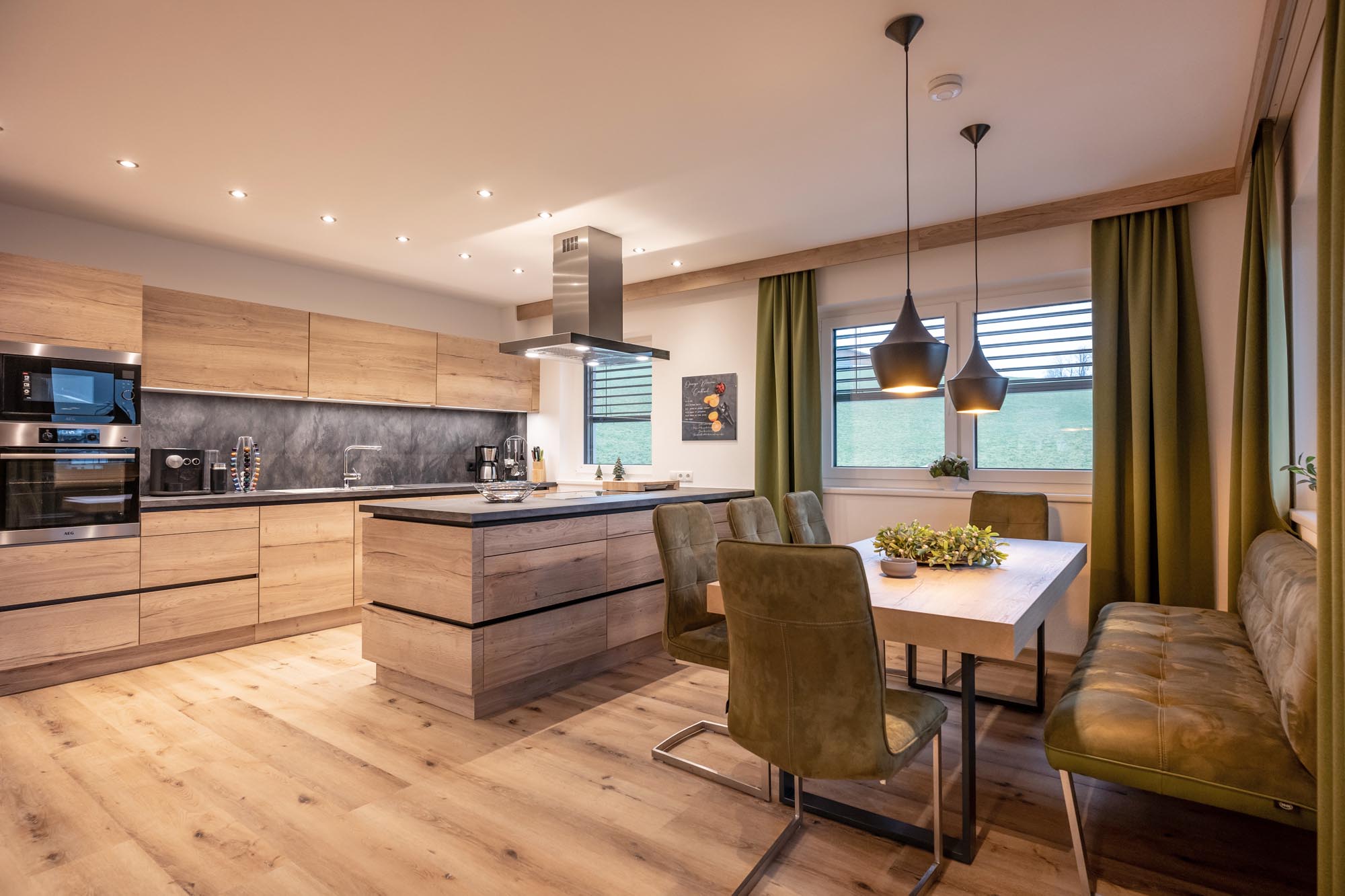 Kitchen with fully equipped, including dishwasher and coffee machine