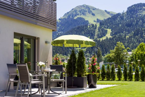 Terrasse für ihren Sommerurlaub mit Blick auf die Hohe Salve