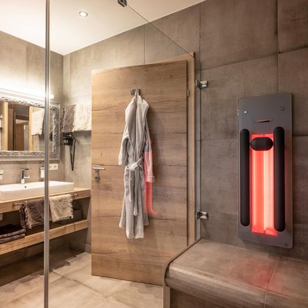 Dusche und integrierter Infrarotkabine für ihre Urlaubstage