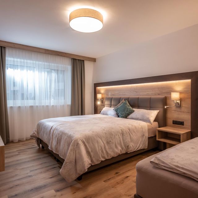 Schlafzimmer für 3 Gäste im APART deluxe am Wilden Kaiser
