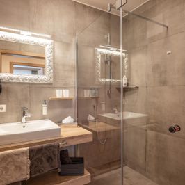 APART deluxe Garten-Suite Top 2 Badezimmer